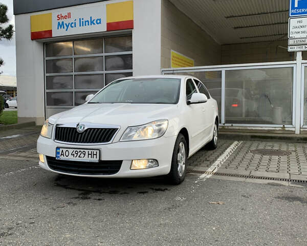 Білий Шкода Октавія, об'ємом двигуна 1.6 л та пробігом 294 тис. км за 7100 $, фото 6 на Automoto.ua