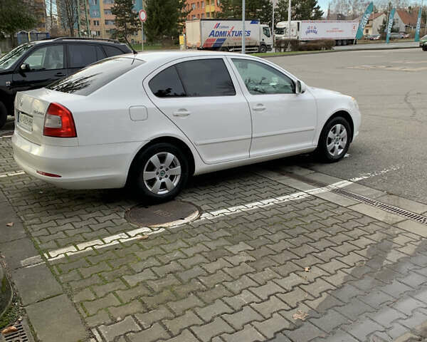 Білий Шкода Октавія, об'ємом двигуна 1.6 л та пробігом 294 тис. км за 7100 $, фото 2 на Automoto.ua