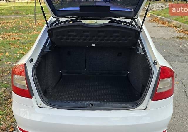 Білий Шкода Октавія, об'ємом двигуна 1.97 л та пробігом 180 тис. км за 8700 $, фото 10 на Automoto.ua