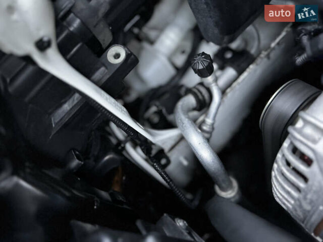 Белый Шкода Октавия, объемом двигателя 1.8 л и пробегом 37 тыс. км за 10900 $, фото 32 на Automoto.ua