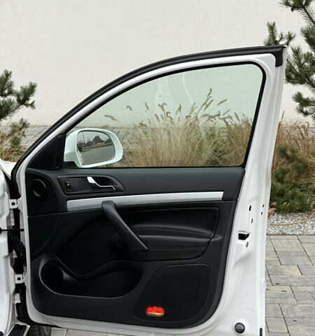 Белый Шкода Октавия, объемом двигателя 1.97 л и пробегом 239 тыс. км за 11999 $, фото 19 на Automoto.ua