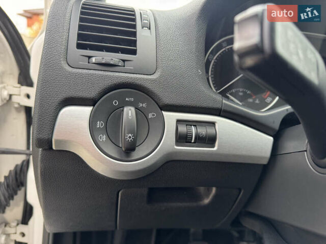 Белый Шкода Октавия, объемом двигателя 1.98 л и пробегом 177 тыс. км за 10550 $, фото 12 на Automoto.ua