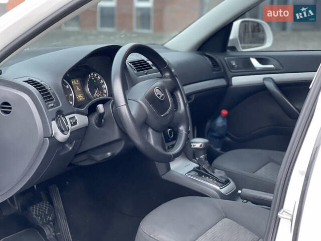 Белый Шкода Октавия, объемом двигателя 1.8 л и пробегом 188 тыс. км за 6500 $, фото 20 на Automoto.ua