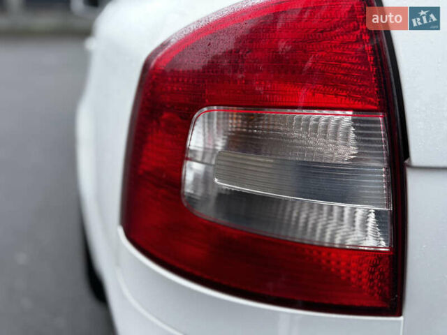 Белый Шкода Октавия, объемом двигателя 1.8 л и пробегом 37 тыс. км за 10900 $, фото 25 на Automoto.ua