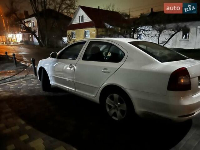 Белый Шкода Октавия, объемом двигателя 1.6 л и пробегом 320 тыс. км за 8200 $, фото 4 на Automoto.ua