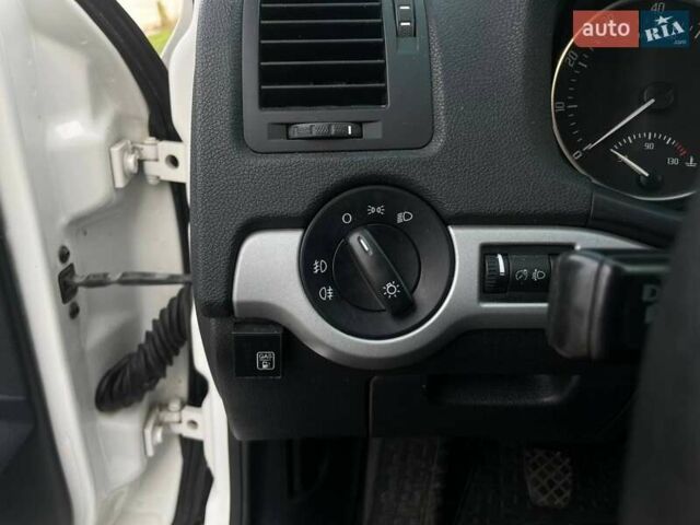 Белый Шкода Октавия, объемом двигателя 1.6 л и пробегом 273 тыс. км за 7299 $, фото 14 на Automoto.ua