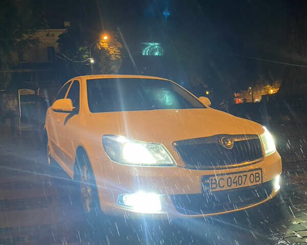 Белый Шкода Октавия, объемом двигателя 1.6 л и пробегом 243 тыс. км за 8500 $, фото 7 на Automoto.ua