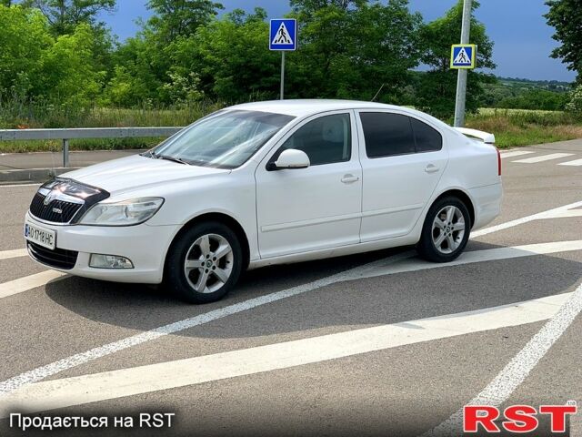 Белый Шкода Октавия, объемом двигателя 2 л и пробегом 230 тыс. км за 8100 $, фото 1 на Automoto.ua