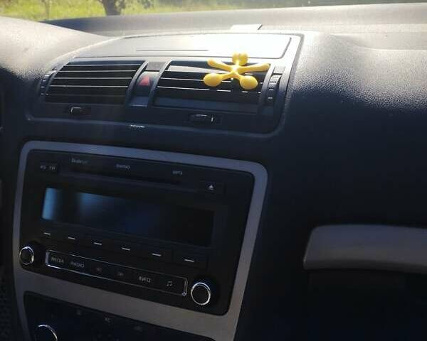 Білий Шкода Октавія, об'ємом двигуна 1.6 л та пробігом 239 тис. км за 9500 $, фото 12 на Automoto.ua