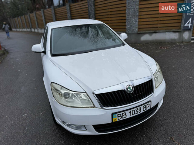 Белый Шкода Октавия, объемом двигателя 1.8 л и пробегом 37 тыс. км за 10900 $, фото 21 на Automoto.ua