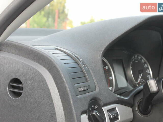 Белый Шкода Октавия, объемом двигателя 1.6 л и пробегом 170 тыс. км за 7450 $, фото 19 на Automoto.ua