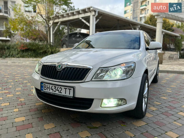 Шкода Октавия 2012 в Одессе на Automoto.ua Белый Шкода Октавия, объемом двигателя 1.97 л и пробегом 314 тыс. км за 9700 $, фото 8 на Automoto.ua