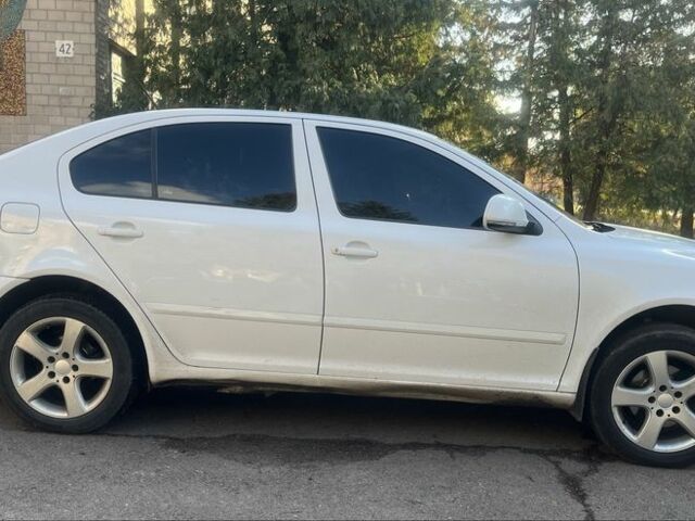 Белый Шкода Октавия, объемом двигателя 1.6 л и пробегом 186 тыс. км за 7700 $, фото 1 на Automoto.ua
