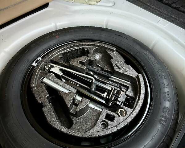 Белый Шкода Октавия, объемом двигателя 2 л и пробегом 239 тыс. км за 12950 $, фото 40 на Automoto.ua