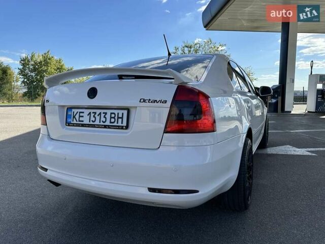 Білий Шкода Октавія, об'ємом двигуна 1.8 л та пробігом 199 тис. км за 7999 $, фото 19 на Automoto.ua