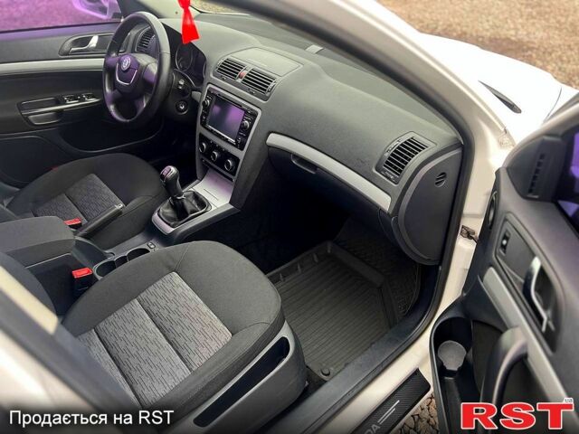 Белый Шкода Октавия, объемом двигателя 1.8 л и пробегом 249 тыс. км за 7499 $, фото 7 на Automoto.ua