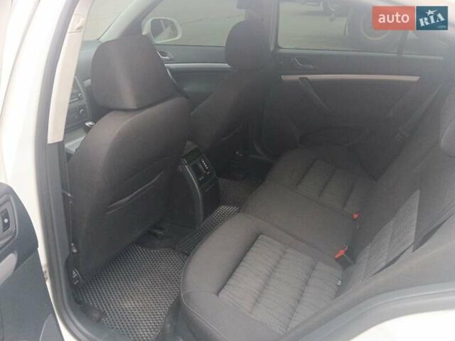 Білий Шкода Октавія, об'ємом двигуна 1.8 л та пробігом 225 тис. км за 7800 $, фото 9 на Automoto.ua
