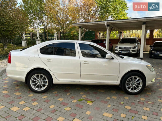 Шкода Октавия 2012 в Одессе на Automoto.ua Белый Шкода Октавия, объемом двигателя 1.97 л и пробегом 314 тыс. км за 9700 $, фото 19 на Automoto.ua