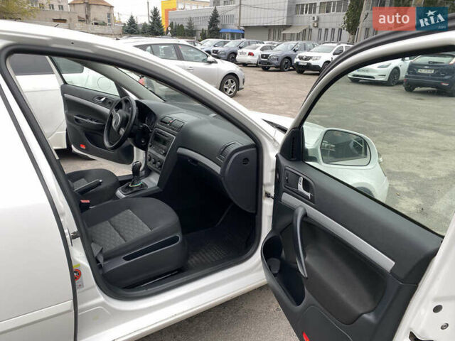 Шкода Октавия 2012 в Днепре (Днепропетровске) на Automoto.ua Белый Шкода Октавия, объемом двигателя 1.8 л и пробегом 279 тыс. км за 7500 $, фото 4 на Automoto.ua