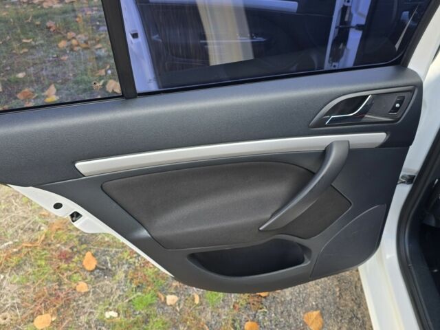 Белый Шкода Октавия, объемом двигателя 2 л и пробегом 180 тыс. км за 8700 $, фото 18 на Automoto.ua