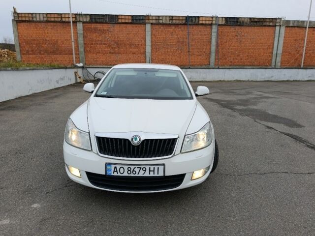 Белый Шкода Октавия, объемом двигателя 1.2 л и пробегом 305 тыс. км за 5900 $, фото 6 на Automoto.ua