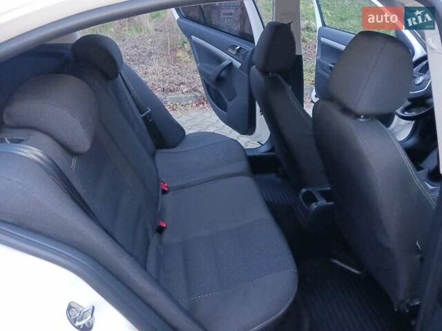 Белый Шкода Октавия, объемом двигателя 1.9 л и пробегом 285 тыс. км за 9000 $, фото 7 на Automoto.ua