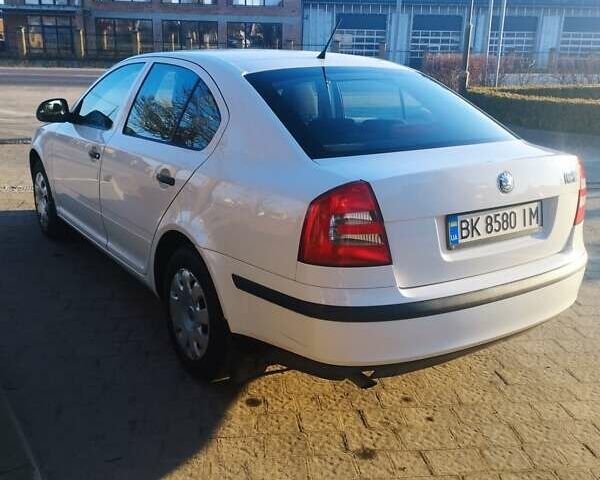 Белый Шкода Октавия, объемом двигателя 1.6 л и пробегом 219 тыс. км за 6900 $, фото 10 на Automoto.ua