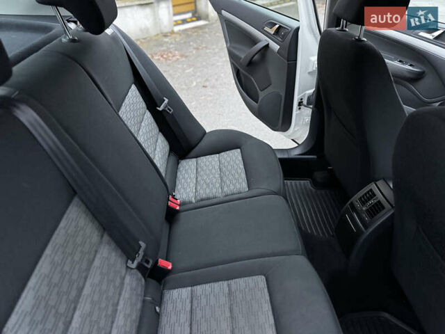 Белый Шкода Октавия, объемом двигателя 1.8 л и пробегом 37 тыс. км за 10900 $, фото 42 на Automoto.ua