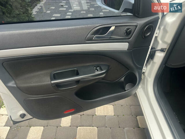 Білий Шкода Октавія, об'ємом двигуна 1.6 л та пробігом 313 тис. км за 7950 $, фото 52 на Automoto.ua