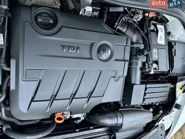 Белый Шкода Октавия, объемом двигателя 2 л и пробегом 239 тыс. км за 12950 $, фото 69 на Automoto.ua