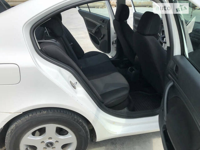 Білий Шкода Октавія, об'ємом двигуна 1.6 л та пробігом 350 тис. км за 7800 $, фото 4 на Automoto.ua