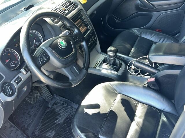 Белый Шкода Октавия, объемом двигателя 2 л и пробегом 256 тыс. км за 9800 $, фото 5 на Automoto.ua