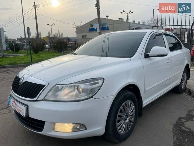 Белый Шкода Октавия, объемом двигателя 1.6 л и пробегом 273 тыс. км за 7299 $, фото 2 на Automoto.ua