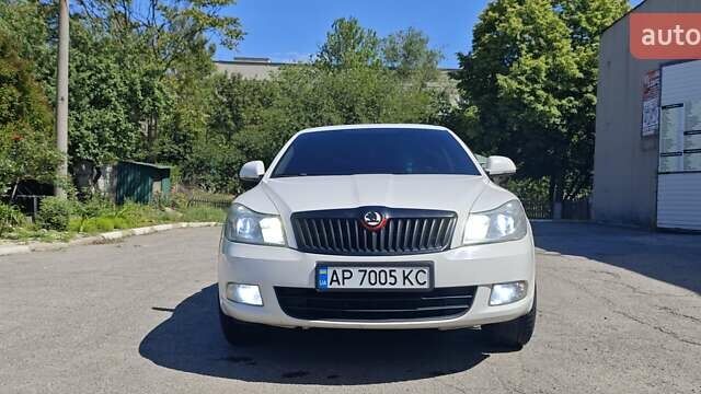 Шкода Октавия 2012 в Запорожье на Automoto.ua Белый Шкода Октавия, объемом двигателя 1.8 л и пробегом 240 тыс. км за 10800 $, фото 9 на Automoto.ua