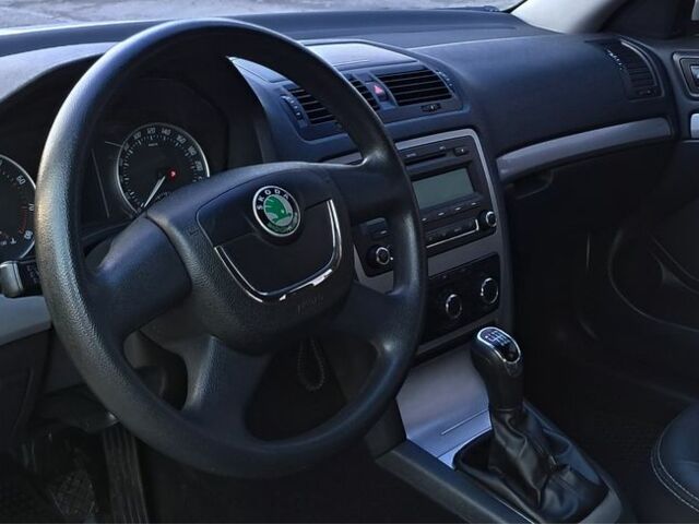 Белый Шкода Октавия, объемом двигателя 1.8 л и пробегом 83 тыс. км за 8800 $, фото 6 на Automoto.ua