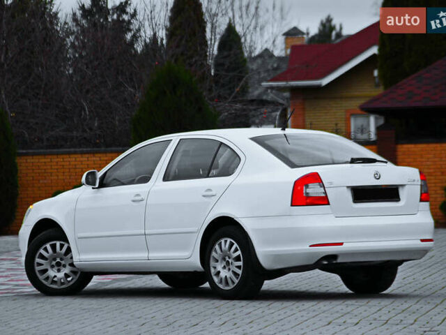 Белый Шкода Октавия, объемом двигателя 1.9 л и пробегом 145 тыс. км за 9700 $, фото 1 на Automoto.ua