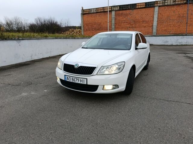 Белый Шкода Октавия, объемом двигателя 1.2 л и пробегом 305 тыс. км за 5900 $, фото 1 на Automoto.ua
