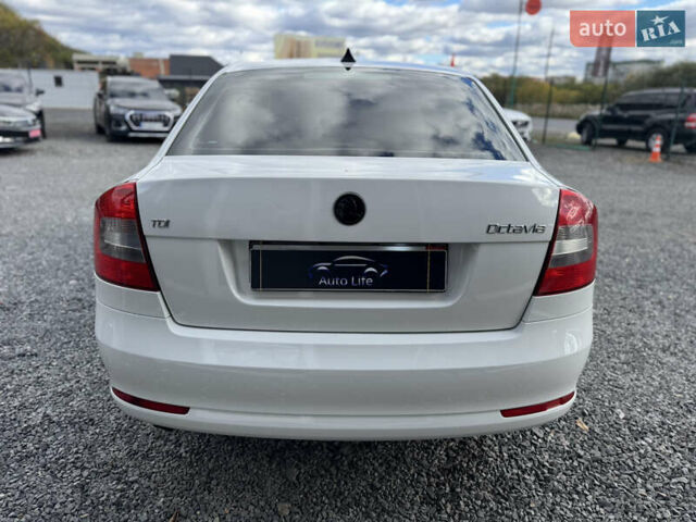 Белый Шкода Октавия, объемом двигателя 1.6 л и пробегом 239 тыс. км за 7999 $, фото 4 на Automoto.ua