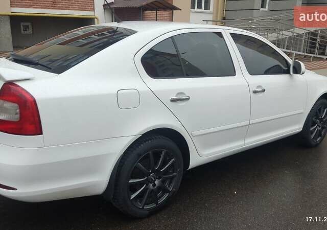 Белый Шкода Октавия, объемом двигателя 1.8 л и пробегом 225 тыс. км за 8700 $, фото 5 на Automoto.ua