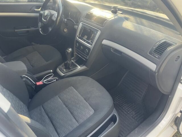 Белый Шкода Октавия, объемом двигателя 1.6 л и пробегом 186 тыс. км за 7700 $, фото 9 на Automoto.ua