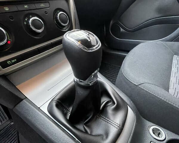 Белый Шкода Октавия, объемом двигателя 1.6 л и пробегом 312 тыс. км за 7500 $, фото 11 на Automoto.ua