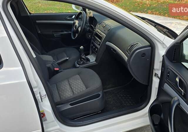 Білий Шкода Октавія, об'ємом двигуна 1.97 л та пробігом 180 тис. км за 8700 $, фото 6 на Automoto.ua
