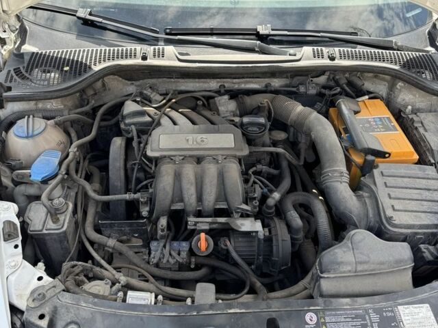 Білий Шкода Октавія, об'ємом двигуна 1.6 л та пробігом 180 тис. км за 7800 $, фото 6 на Automoto.ua