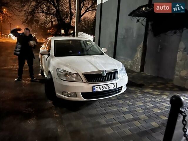 Белый Шкода Октавия, объемом двигателя 1.6 л и пробегом 320 тыс. км за 8200 $, фото 1 на Automoto.ua