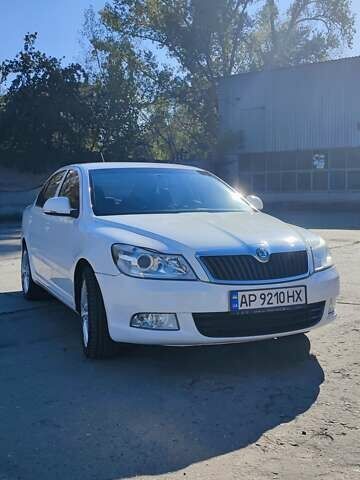 Белый Шкода Октавия, объемом двигателя 1.6 л и пробегом 290 тыс. км за 8500 $, фото 6 на Automoto.ua