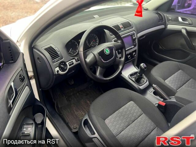 Белый Шкода Октавия, объемом двигателя 1.8 л и пробегом 249 тыс. км за 7499 $, фото 6 на Automoto.ua