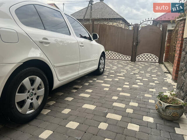 Білий Шкода Октавія, об'ємом двигуна 1.6 л та пробігом 313 тис. км за 7950 $, фото 4 на Automoto.ua