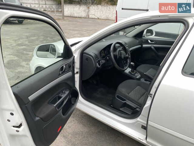 Шкода Октавия 2012 в Днепре (Днепропетровске) на Automoto.ua Белый Шкода Октавия, объемом двигателя 1.8 л и пробегом 279 тыс. км за 7500 $, фото 3 на Automoto.ua