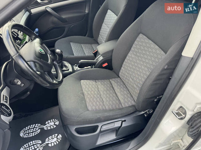 Белый Шкода Октавия, объемом двигателя 1.6 л и пробегом 239 тыс. км за 7999 $, фото 7 на Automoto.ua