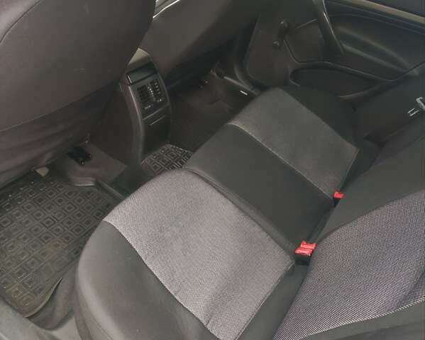 Белый Шкода Октавия, объемом двигателя 1.6 л и пробегом 286 тыс. км за 7500 $, фото 2 на Automoto.ua